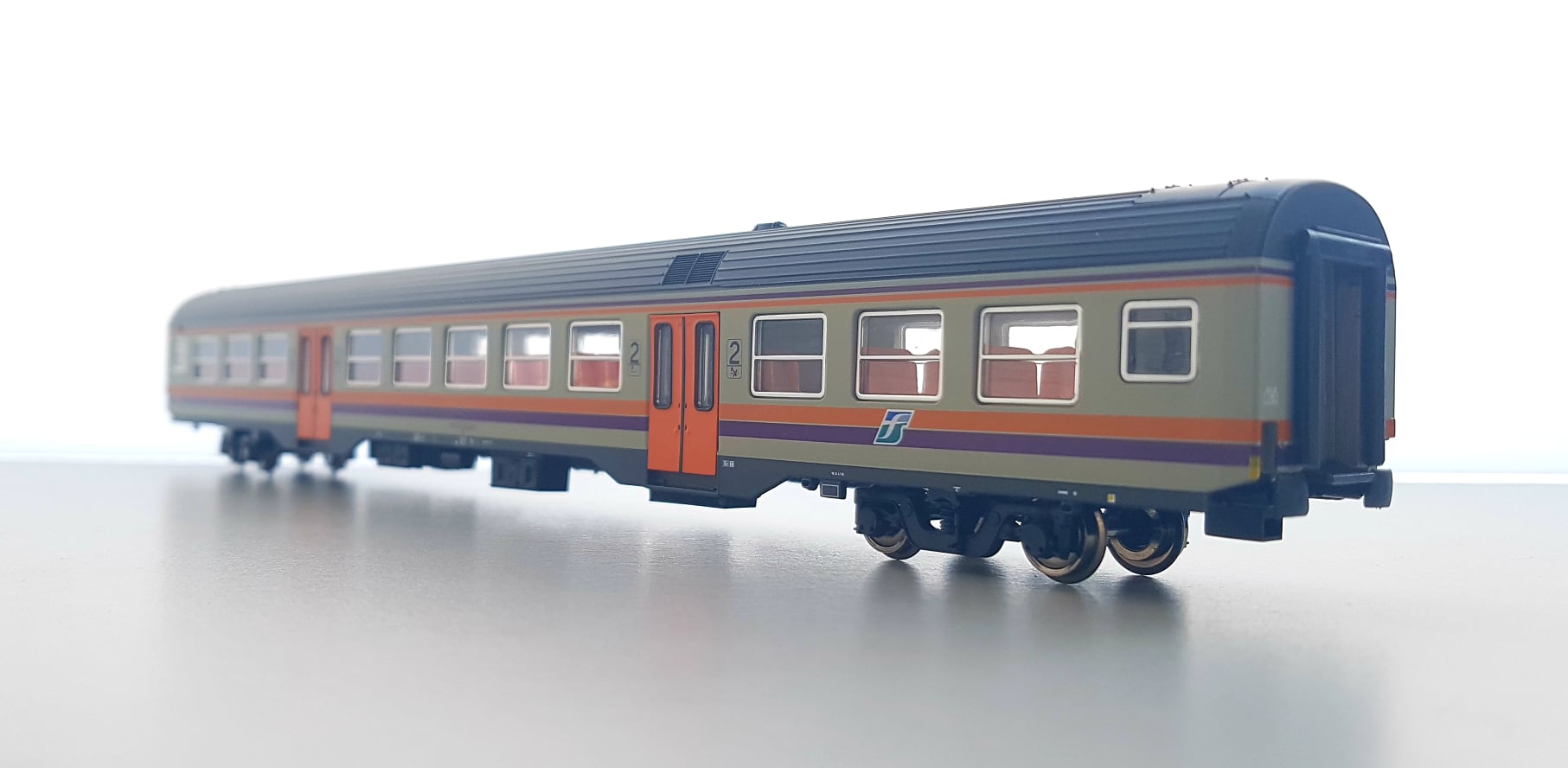 VITRAINS 3239 CARROZZA MDVC 2^ CLASSE