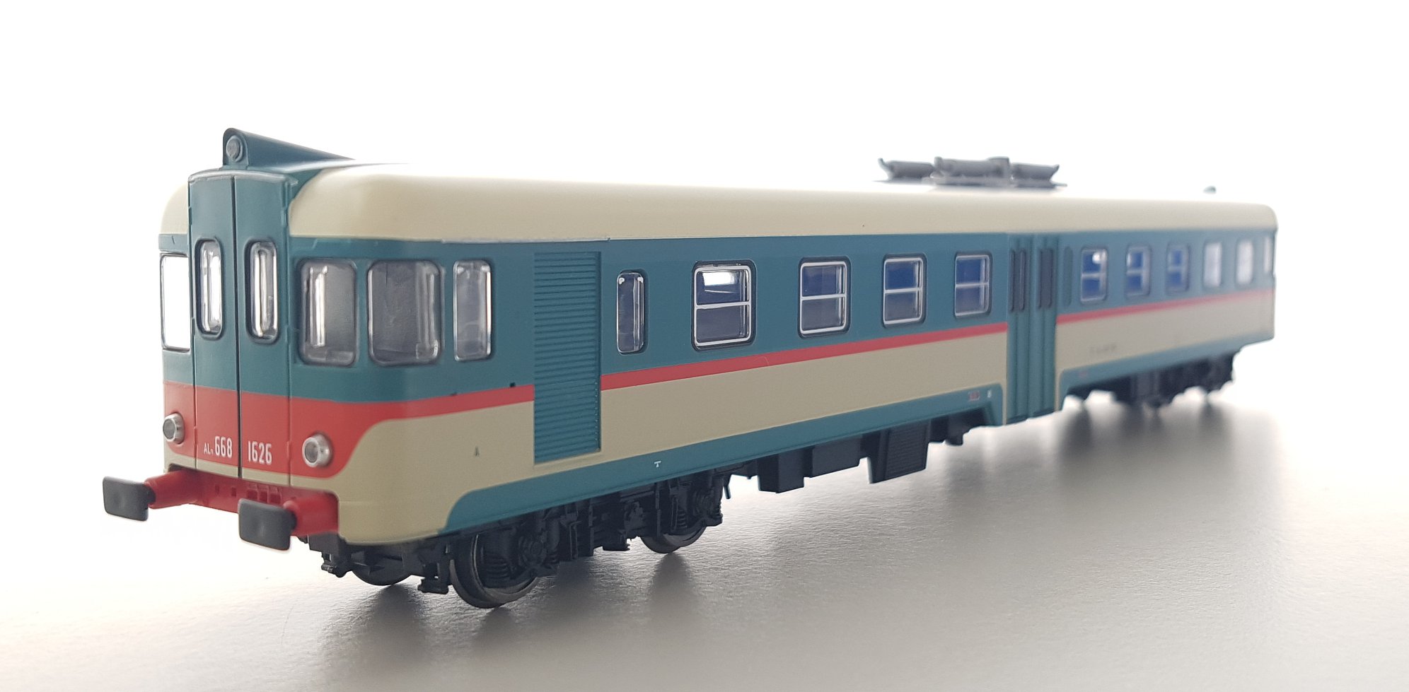 VITRAINS 2233 LOCOMOTIVA ALN 668