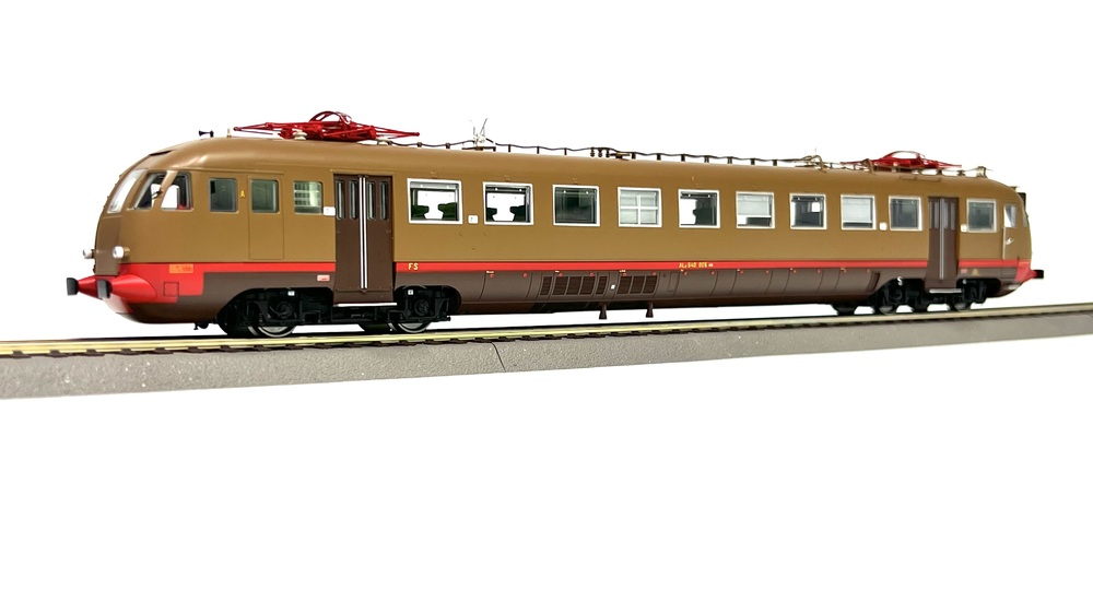 OSKAR OS2066 FS ALE 540.005 1^ SERIE CON RS MOT. LIVREA CASTANO ISABELLA ROSSO EP.IV
